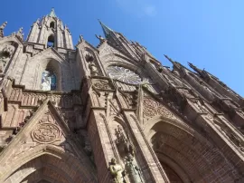 Cuándo podemos visitar la catedral de Zamora y cuál es su horario de apertura