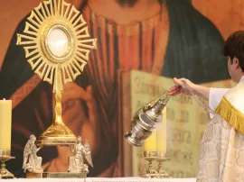 Qué significado tiene la cruz en la ceremonia de comunión