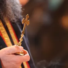 Cruz pectoral obispo: símbolo de la dignidad y espiritualidad eclesiástica