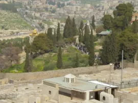 Qué significado tiene exactamente la expresión 'dominus vobiscum' utilizada en la liturgia cristiana