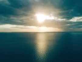 Cómo es posible que Jesucristo pueda calmar la tempestad con tan solo su palabra
