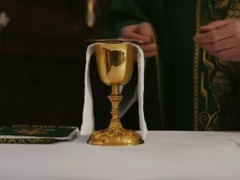 Por qué se cambió la hora de la misa del domingo