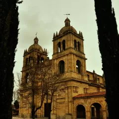Qué actividades se realizan en la parroquia Santo Tomás de Villanueva durante la semana