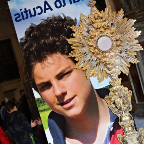 el santo de la red la historia de carlo acutis el adolescente italiano que sera beato